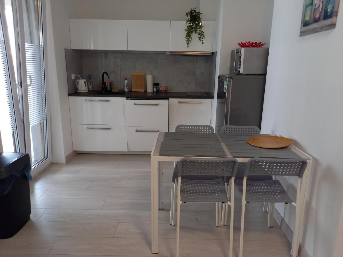 Apartament Mila Z Duzym Tarasem I Miejscem Parkingowym Kolberg Exterior foto